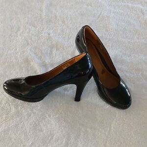 🌹CLARKS  Black Heels Patent Leather Court Style With Soft Cushion.